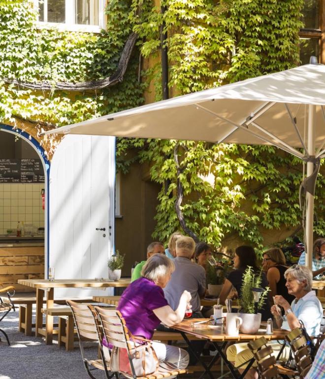 Die schönsten Gasthäuser an der Romantischen Straße Restaurant Tafeldecker in der Fuggerei Augsburg