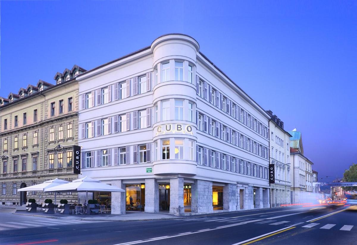 Außenansicht Cubo Hotel in der Altstadt von Ljubljana Fassade